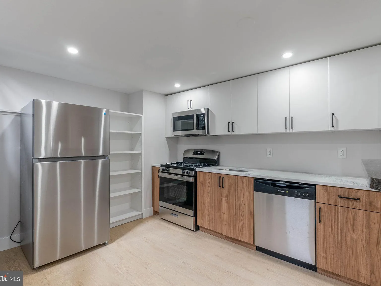 1 bed, 800 sqft, $1,750 — Photo 3