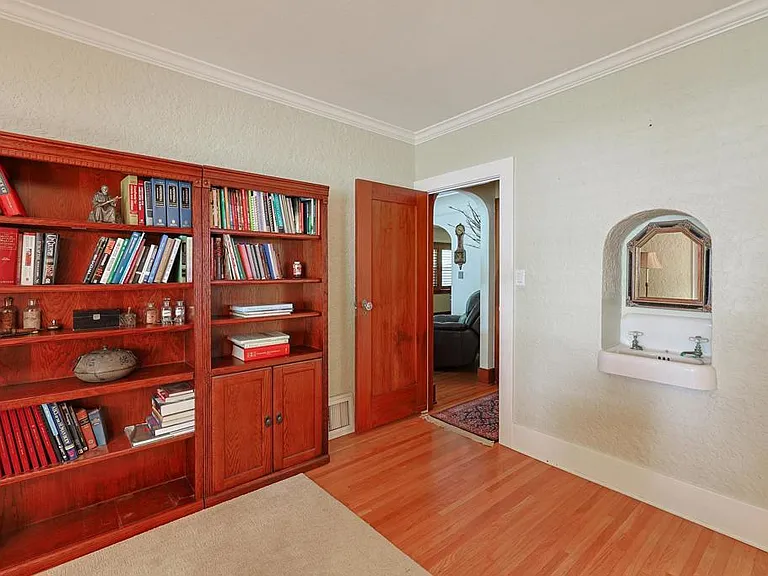 1027 Encino Row — Photo 41