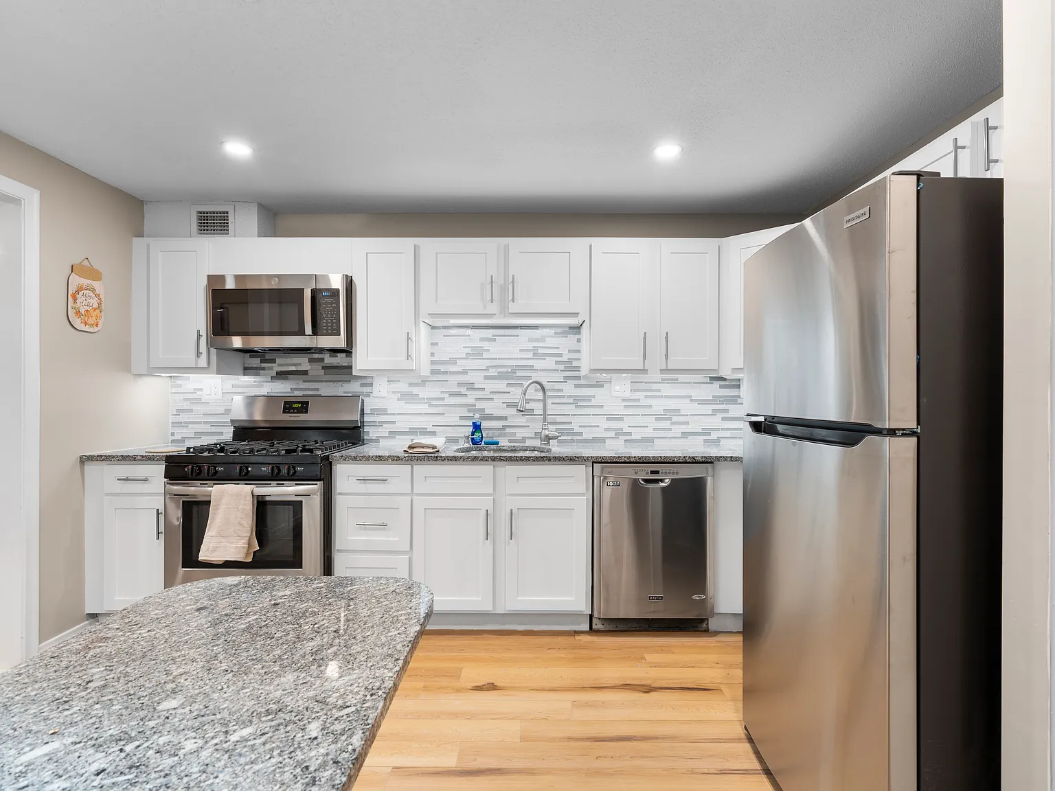4 bed, 2215 sqft, $3,275 — Photo 1