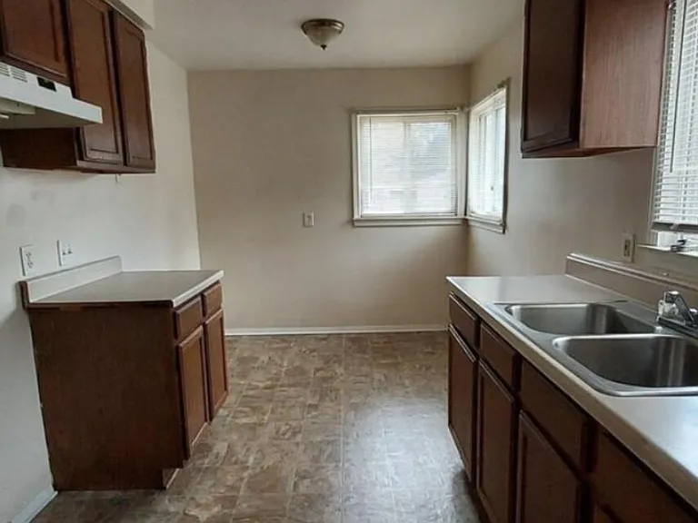 23094 Donald Ave — Photo 2