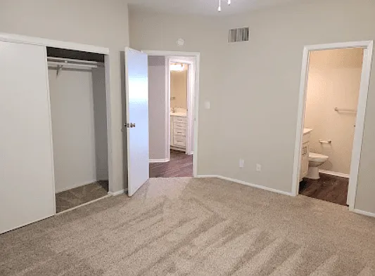 Augusta Court Apartments — Photo 33