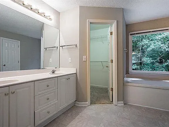2500 Courts Dr — Photo 11