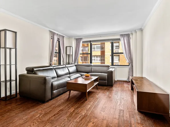 420 East 55th Street image 1 of 14