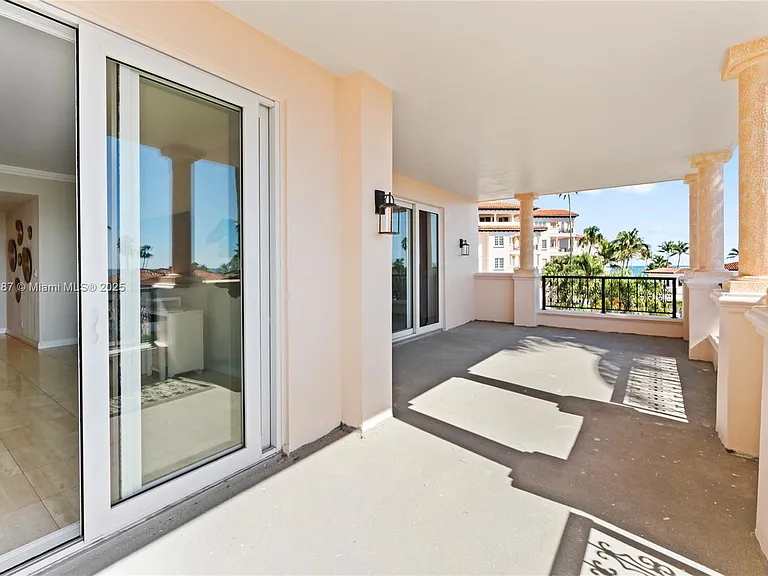 19133 Fisher Island Dr #19133 — Photo 30