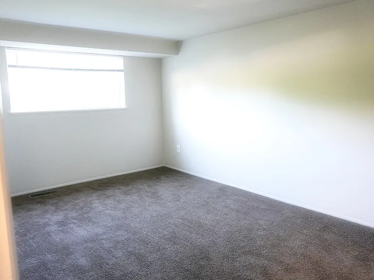 Edmondson Park Apartments — Photo 20