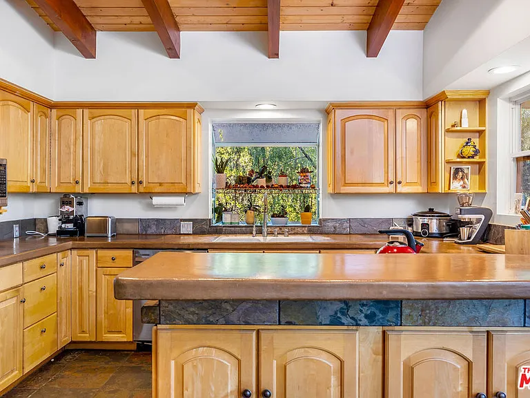 2716 Halsey Rd — Photo 15