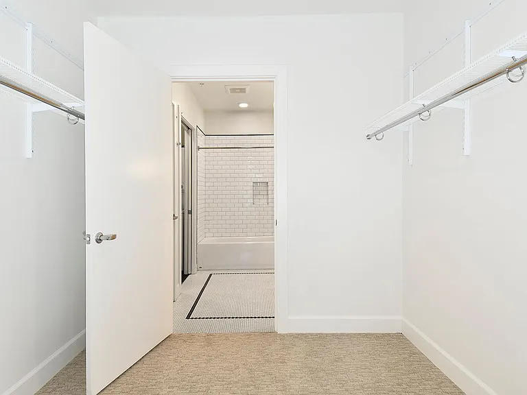 21 Astor — Photo 27