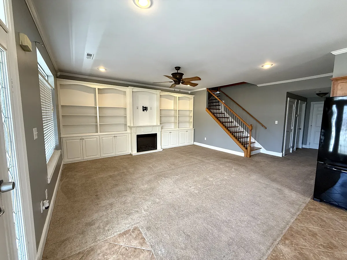 Building Photo - 98A Melrose Dr #1
