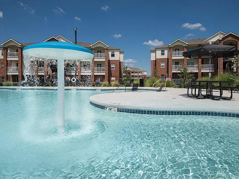 Walton Crossing Apartments — Photo 8