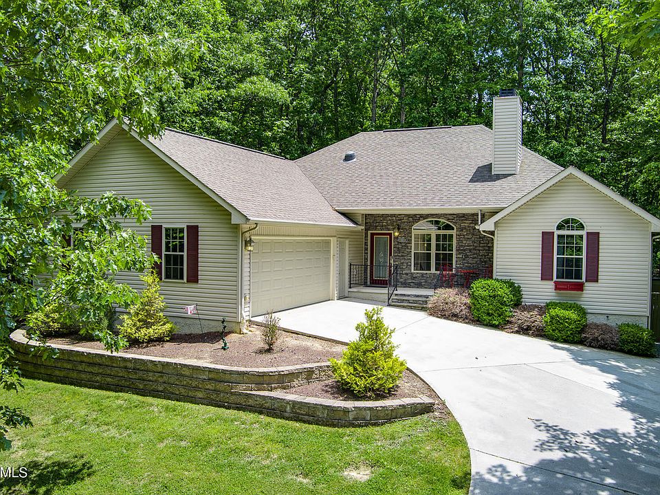 1st image of 113 Rolling Green Dr