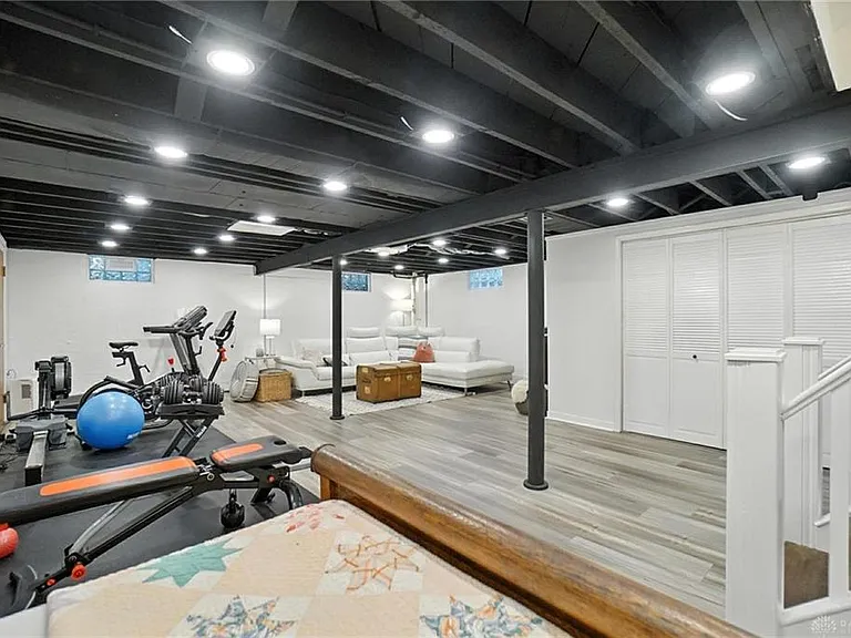 108 Napoleon Dr — Photo 32