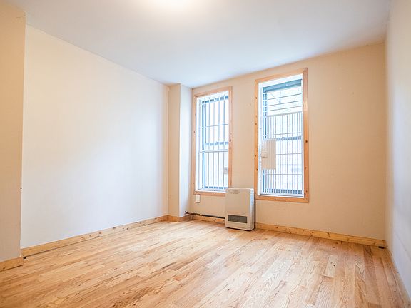 5th image of 420 Melrose St APT 3L