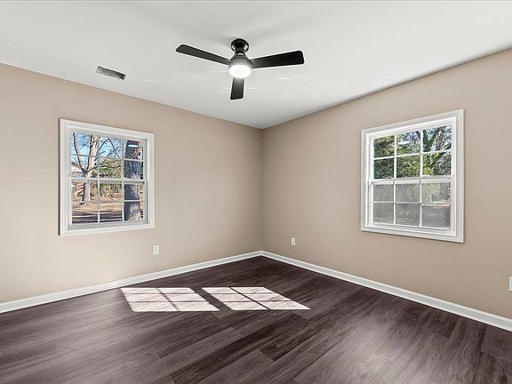 3rd image of 401 Baltimore Road