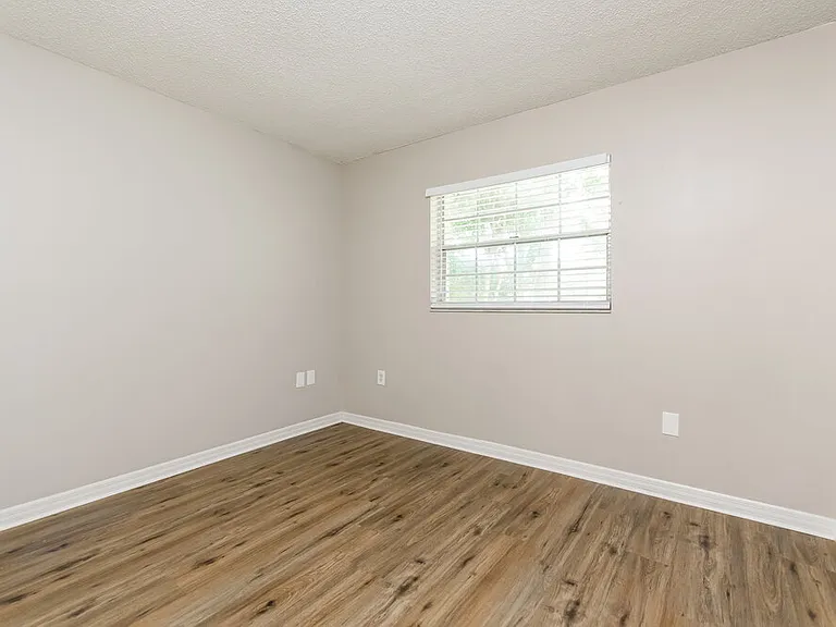 602 Cypress Ct — Photo 13