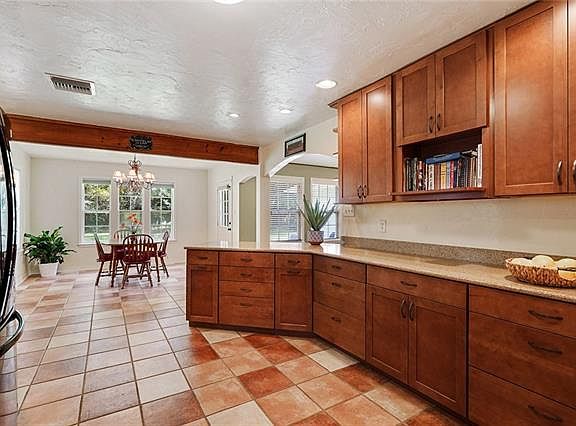 4th image of 60046 E Park Cir