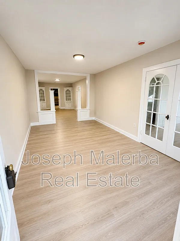 3 bed, 1.0 bath, $1,900 — Photo 2