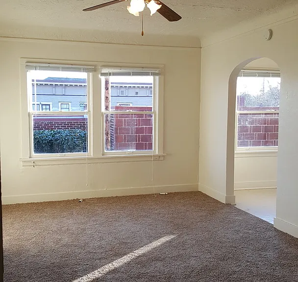 Thurman Apartments — Photo 2