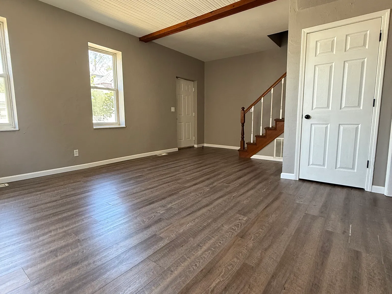 304 W Mill St — Photo 2
