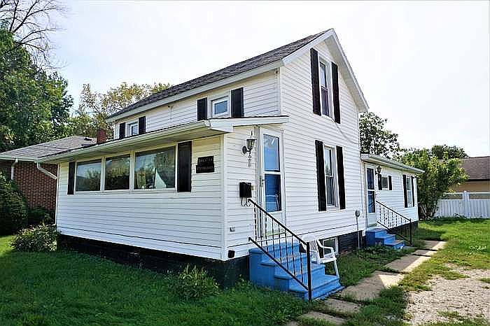 1st image of 211 E 8th St