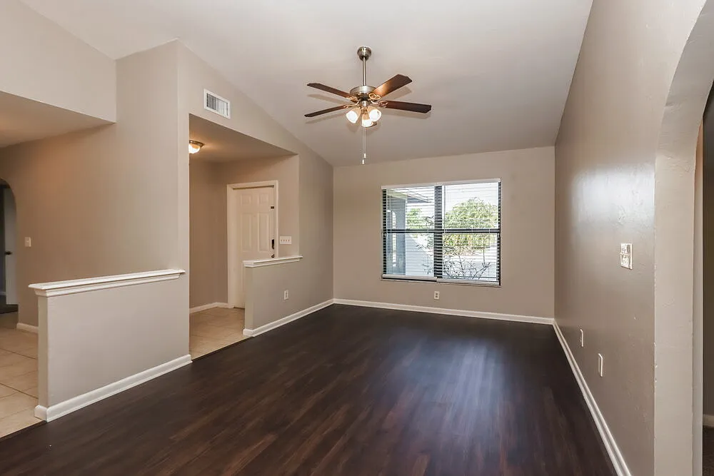 3 bed, 2.0 bath, 1462 sqft, $1,550 — Photo 3