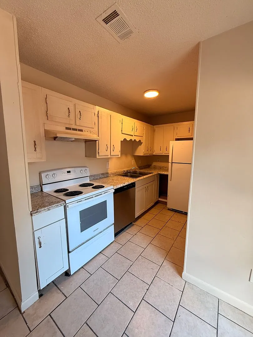 1723 S Church St — Photo 3