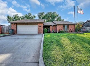 1108 S 13th St, Clinton, OK 73601