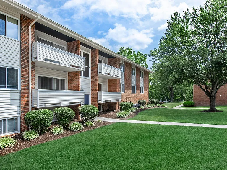 Windsor Hills Apartments — Photo 6