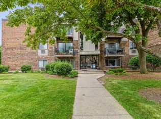 1451 N Winslowe Dr APT 303, Palatine, IL 60074