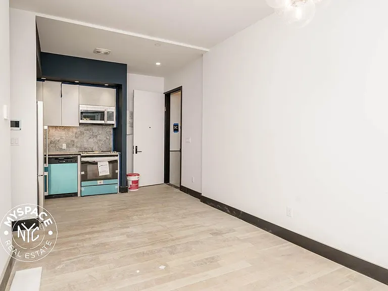923 Broadway #4C — Photo 4