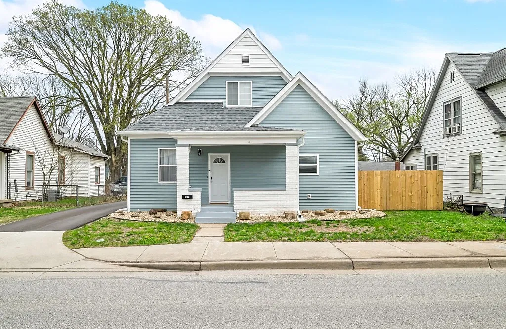 Furnished 4BR/2.5BA Home Near Downtown Columbus — Photo 1