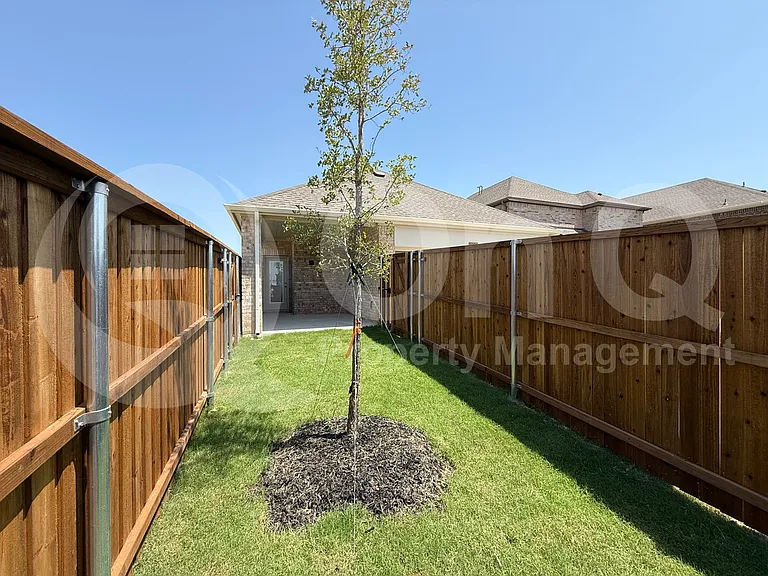 2724 Mexia Ln — Photo 22