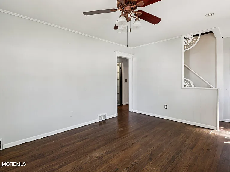 15 Woolley Ave — Photo 4