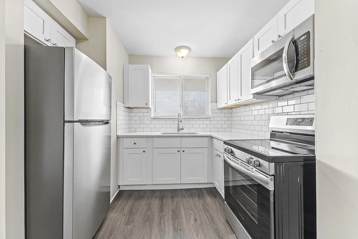 Building Photo - 4064 Columbus St #6