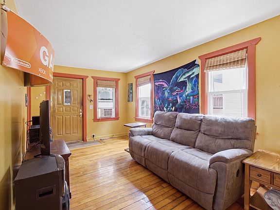 2nd image of 413 N 6th St