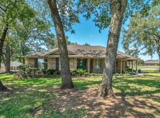 212 Kiowa Dr W, Lake Kiowa, TX 76240