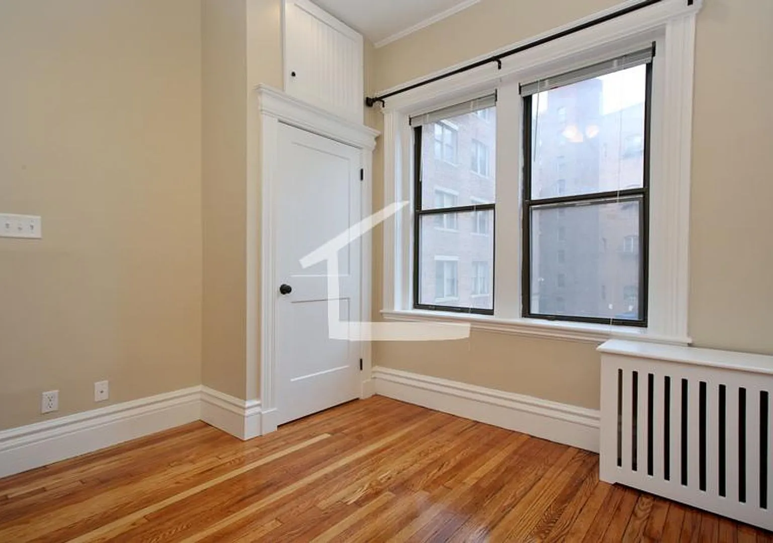 Nicely renovated 1 bed split in Fenway for 9/1/2026! — Photo 3