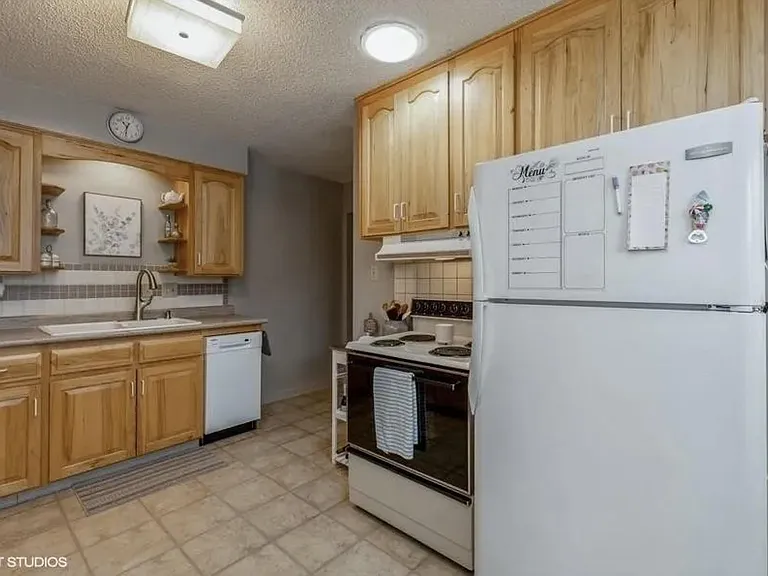 2919 Russell Dr NE — Photo 6