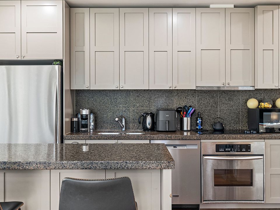 1st image of 1333 Georgia St W #609
