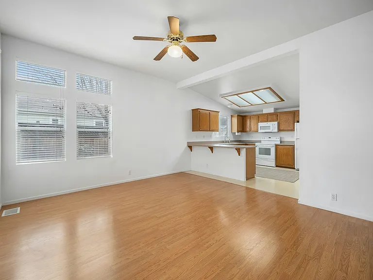 351 Lark Dr — Photo 6
