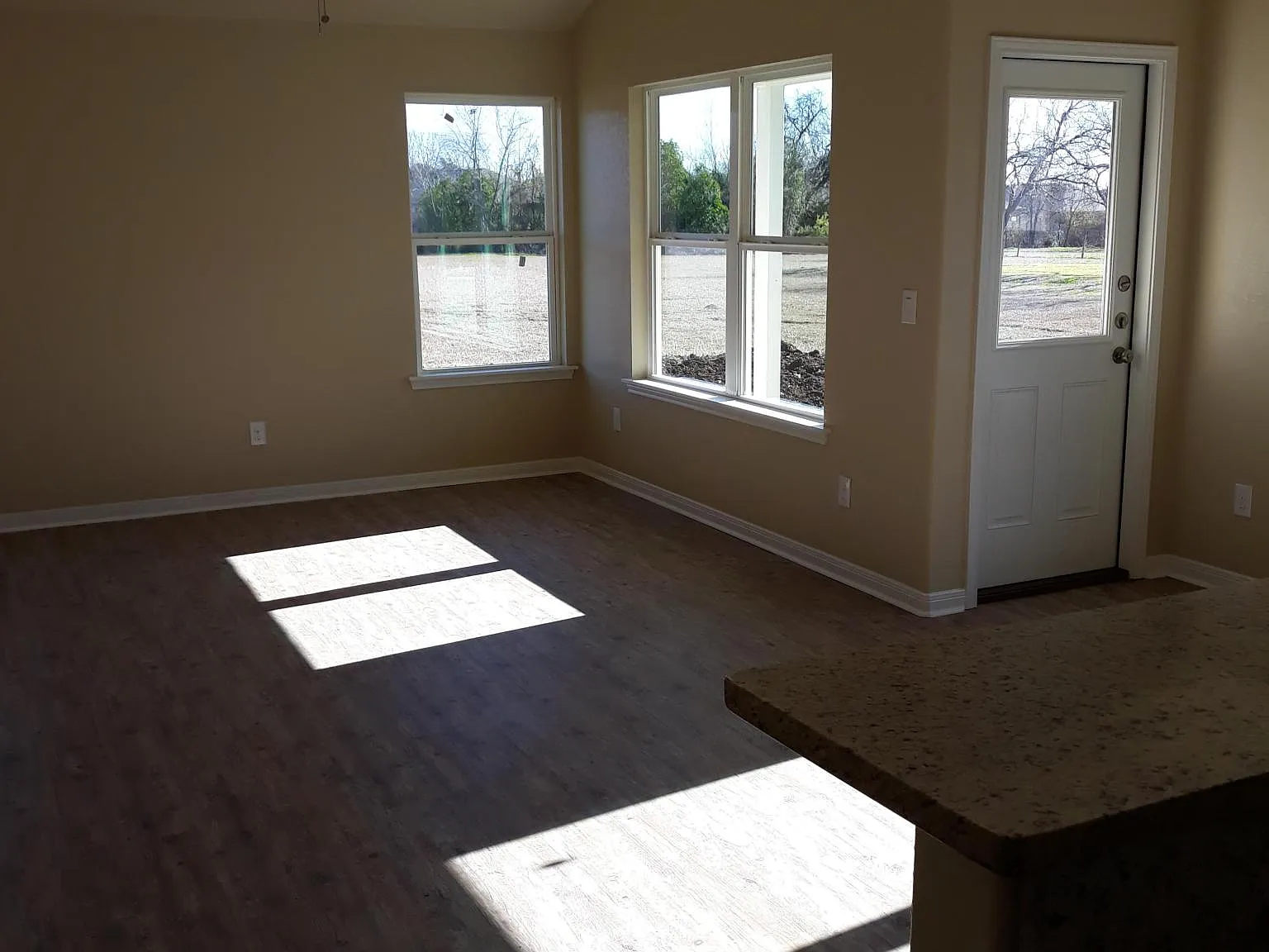 3 bed, $1,700 — Photo 3