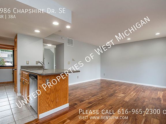 3rd image of 2986 Chapshire Dr SE