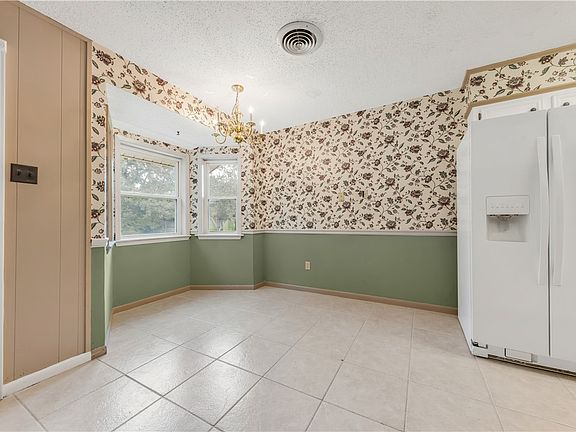 5th image of 2100 Langford St
