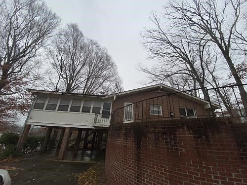 3rd image of 274 Oakwood Dr