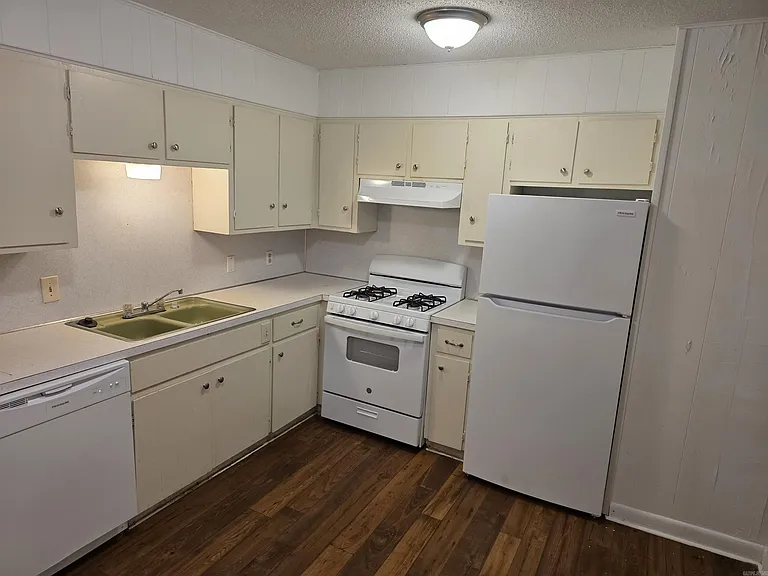 2104 Virginia Dr #B — Photo 2