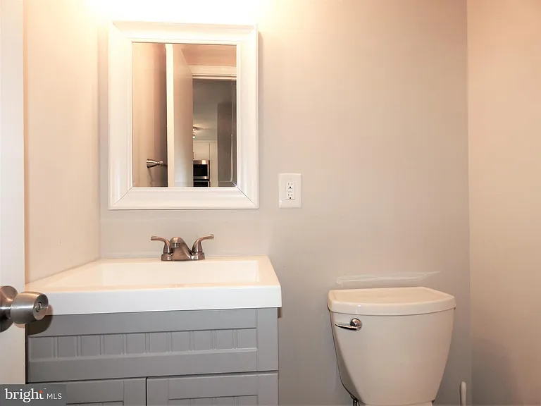 4128 Hamlin Ct — Photo 7