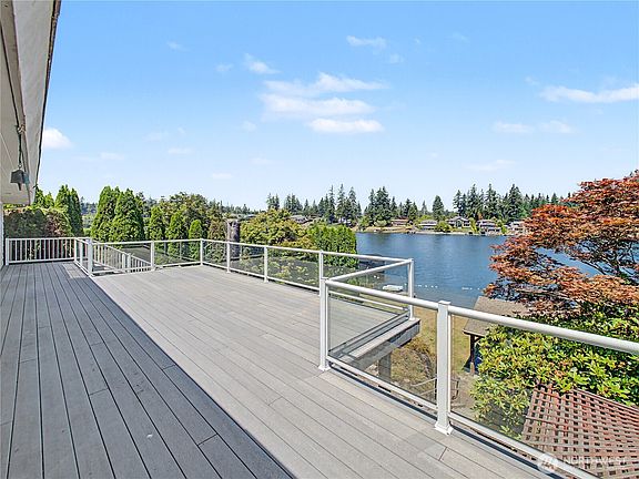4th image of 2321 185th Avenue E