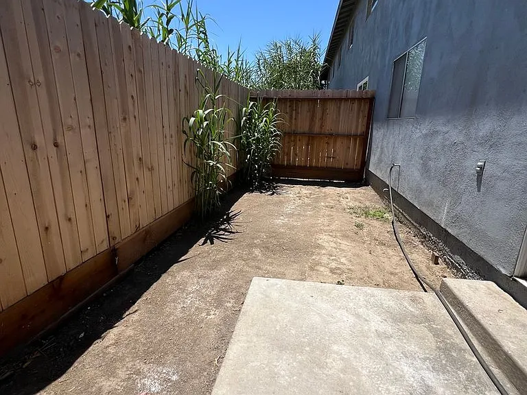 709 E Houston Ave #14 — Photo 10
