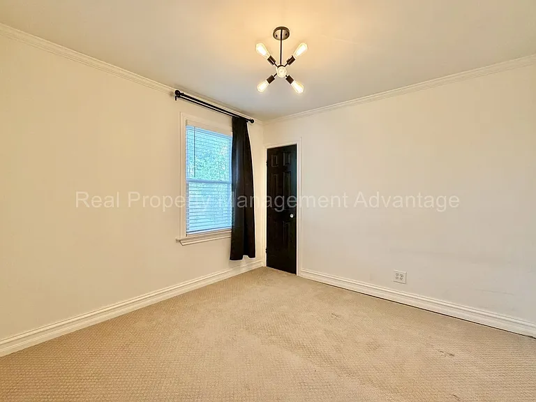 1330 E Chesterfield St — Photo 16