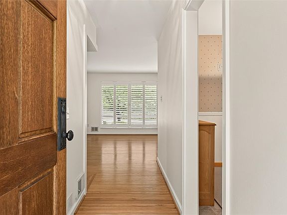 4th image of 13 Harvest Rd