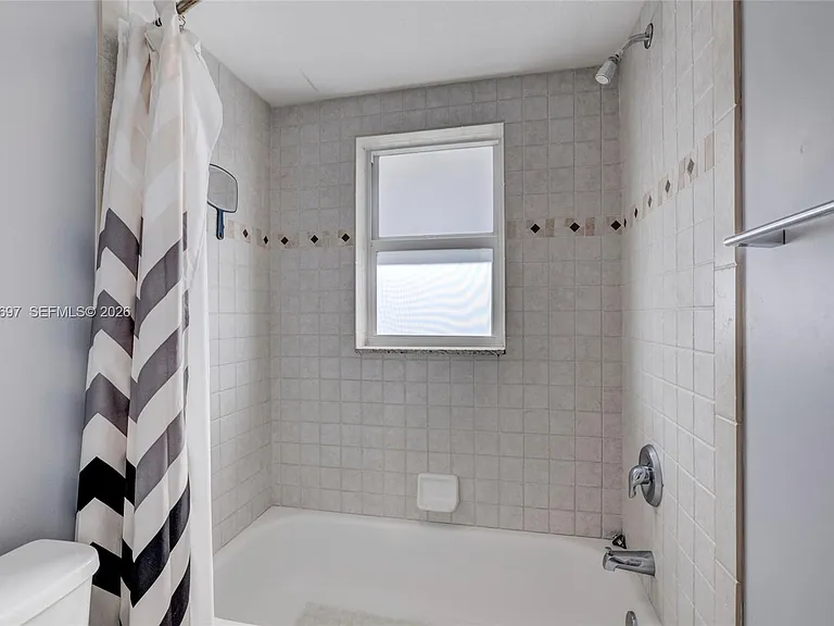 2201 SE 9th St #108 — Photo 18